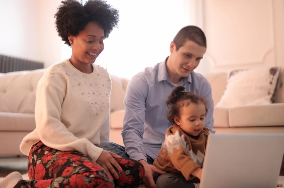 Family using virtual online therapy